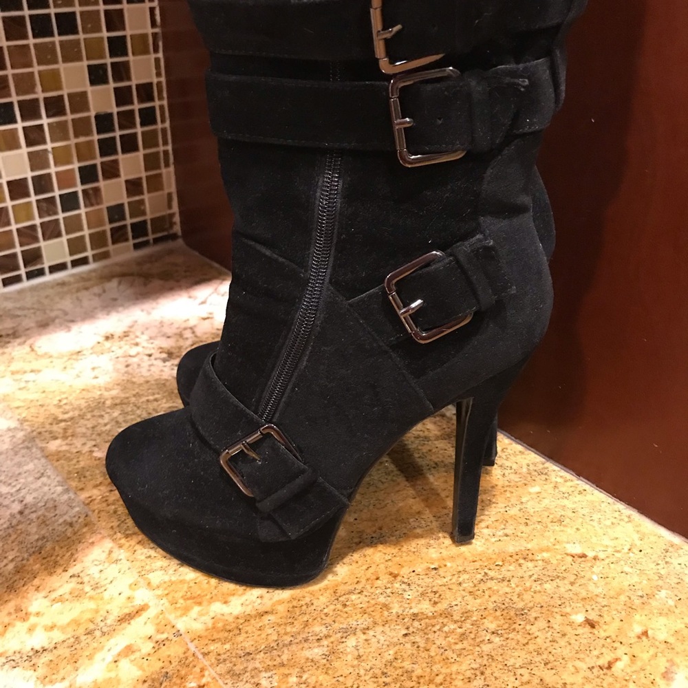 Belted & Chain Stiletto Suede Boot 👢 - Picture 8 of 8